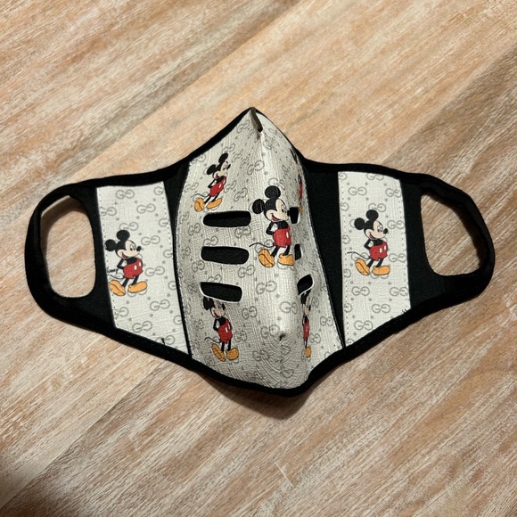 Re-Posh never used face mask excellent quality materials Mickey Mouse - Picture 3 of 7